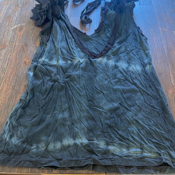 Elizabeth and James Ruffle Sleeve Tank Top, Size Large - Picture 4 of 5